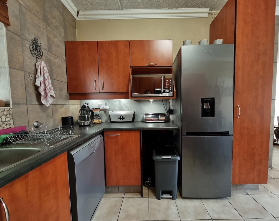 3 Bedroom Property for Sale in Radiokop Gauteng