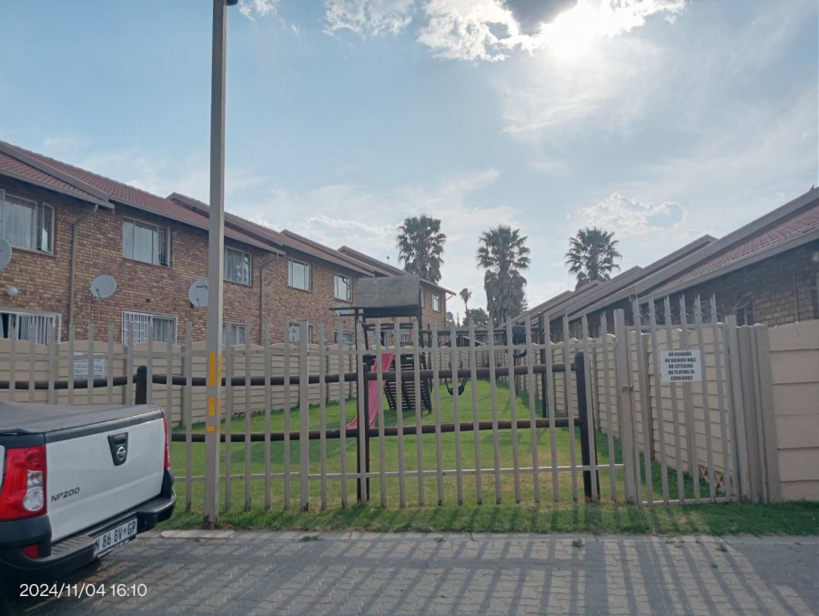 2 Bedroom Property for Sale in Birch Acres Gauteng