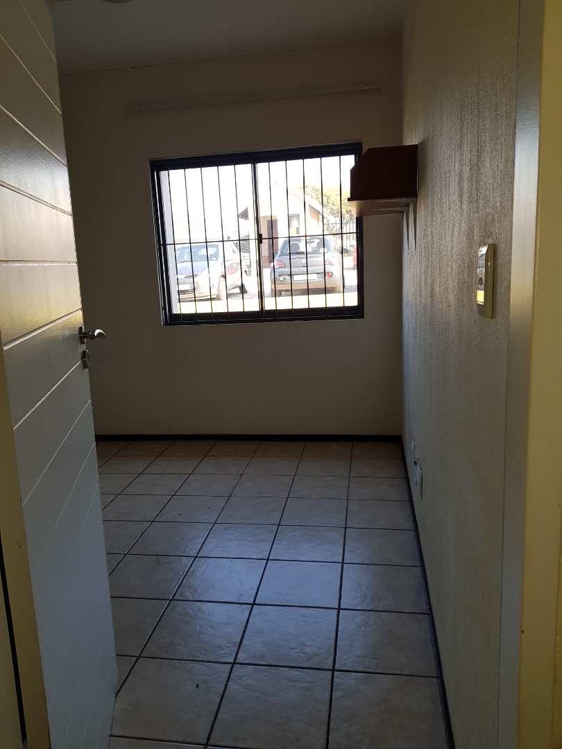 To Let 1 Bedroom Property for Rent in Ruimsig Gauteng