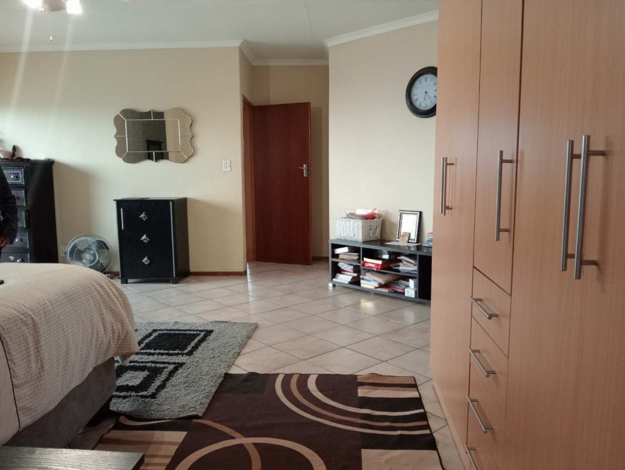 To Let 4 Bedroom Property for Rent in Erasmuskloof Gauteng