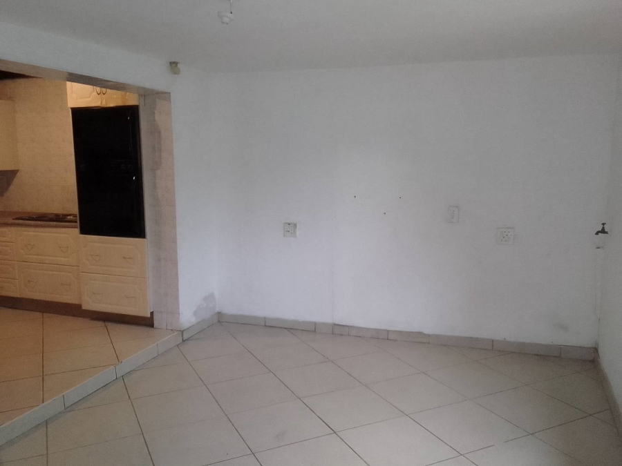 To Let 2 Bedroom Property for Rent in Glen Austin Gauteng