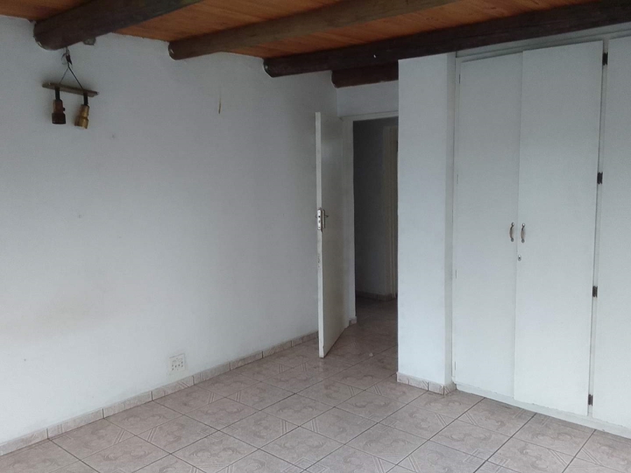 To Let 2 Bedroom Property for Rent in Glen Austin Gauteng