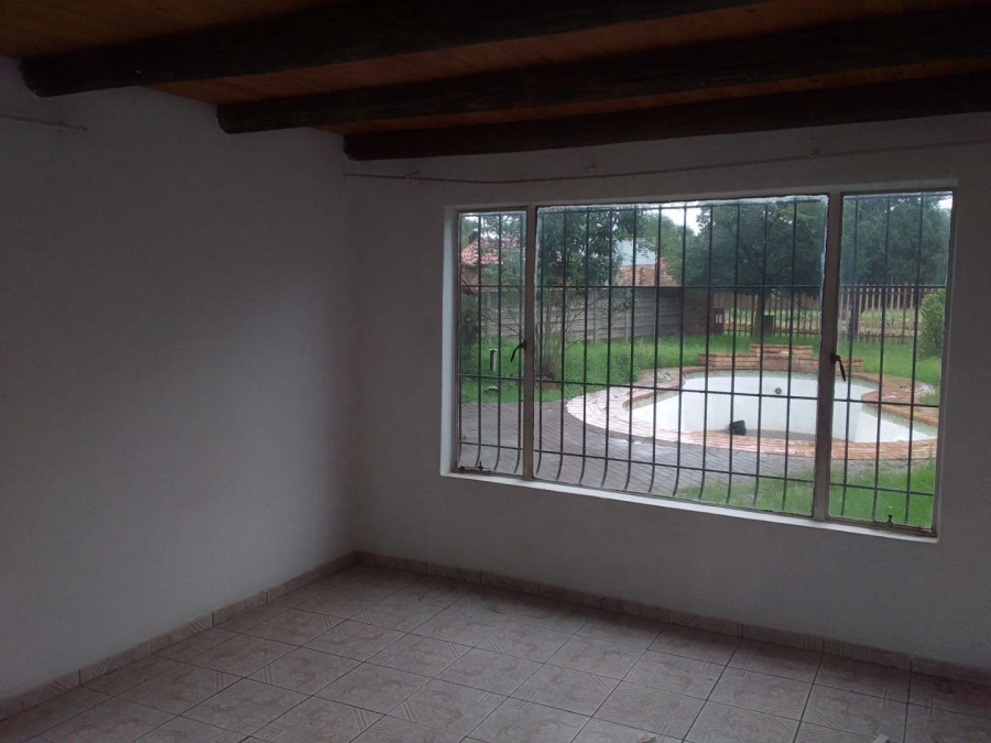 To Let 2 Bedroom Property for Rent in Glen Austin Gauteng