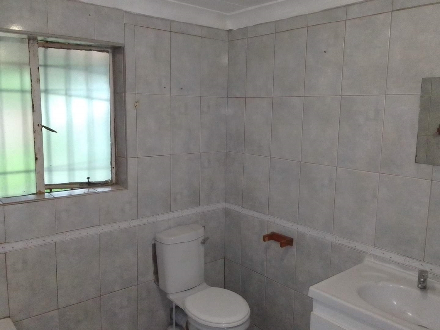 To Let 2 Bedroom Property for Rent in Glen Austin Gauteng