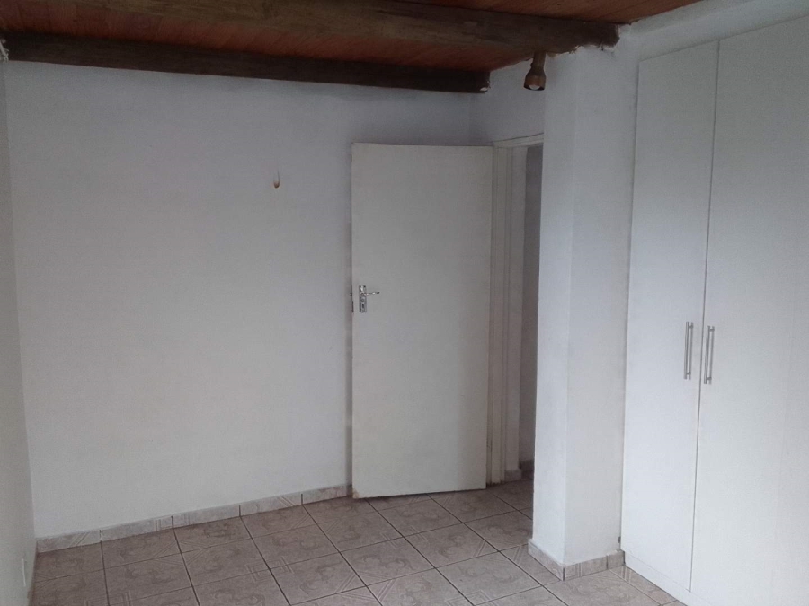 To Let 2 Bedroom Property for Rent in Glen Austin Gauteng