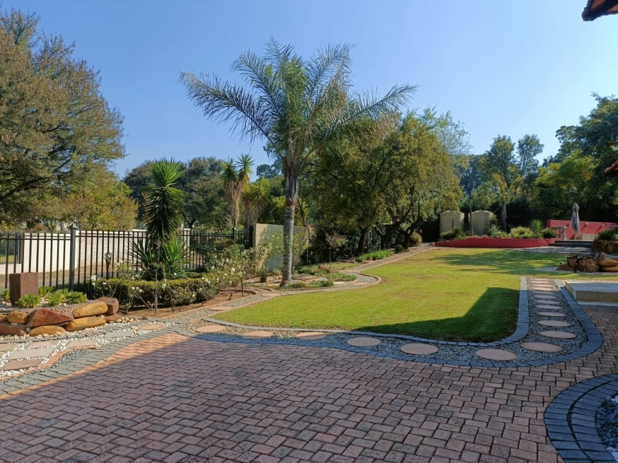 To Let 5 Bedroom Property for Rent in Zwavelpoort Gauteng