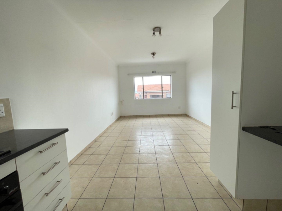 To Let 2 Bedroom Property for Rent in Edenvale Gauteng