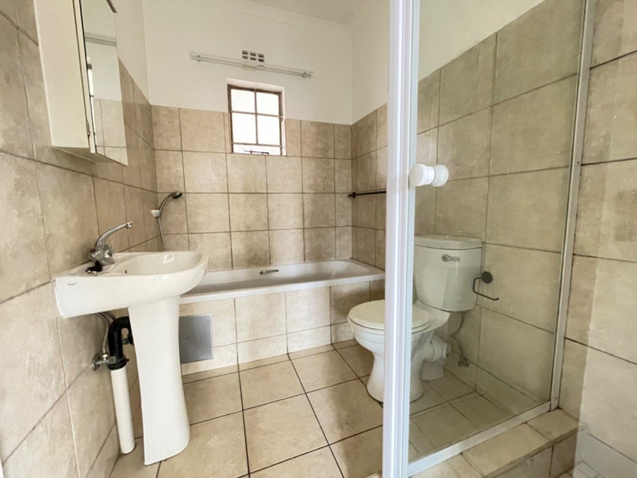 To Let 2 Bedroom Property for Rent in Edenvale Gauteng