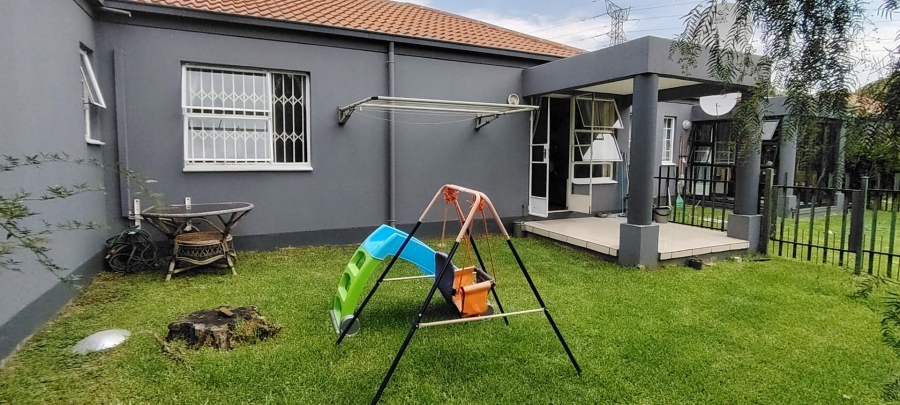 1 Bedroom Property for Sale in Linmeyer Gauteng