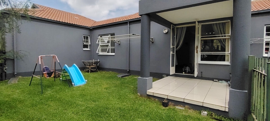 1 Bedroom Property for Sale in Linmeyer Gauteng