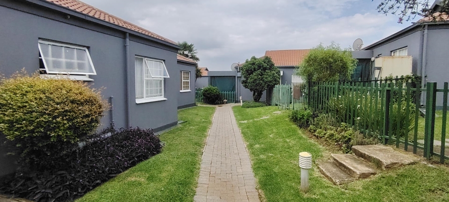 1 Bedroom Property for Sale in Linmeyer Gauteng