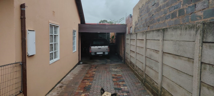 3 Bedroom Property for Sale in Unigray Gauteng