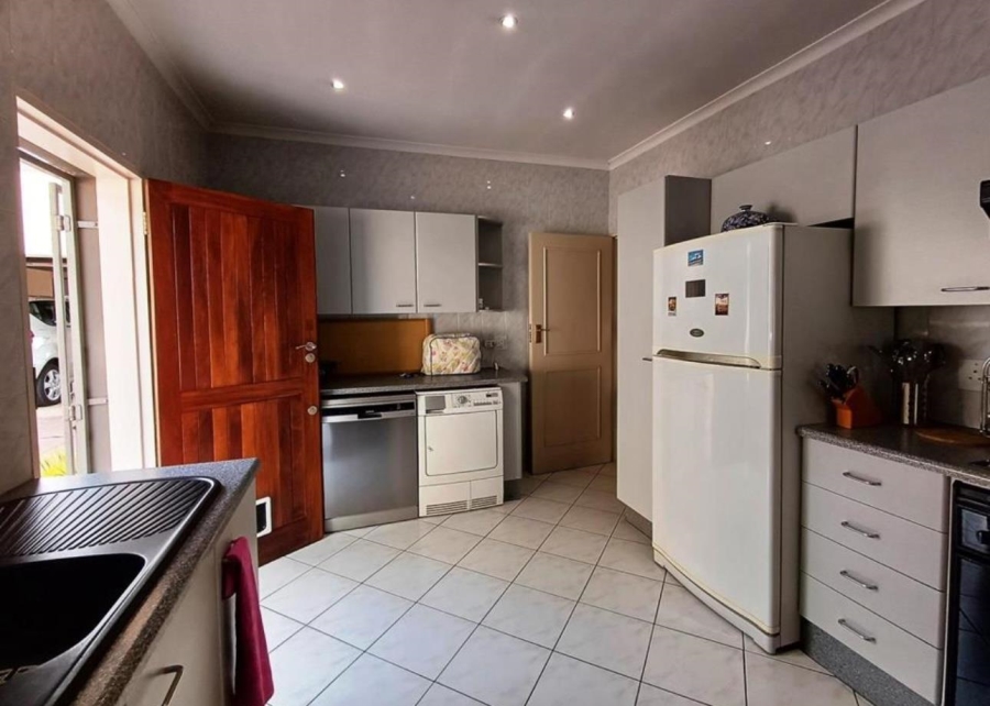 4 Bedroom Property for Sale in South Crest Gauteng