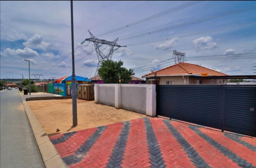 3 Bedroom Property for Sale in Blue Hills Gauteng