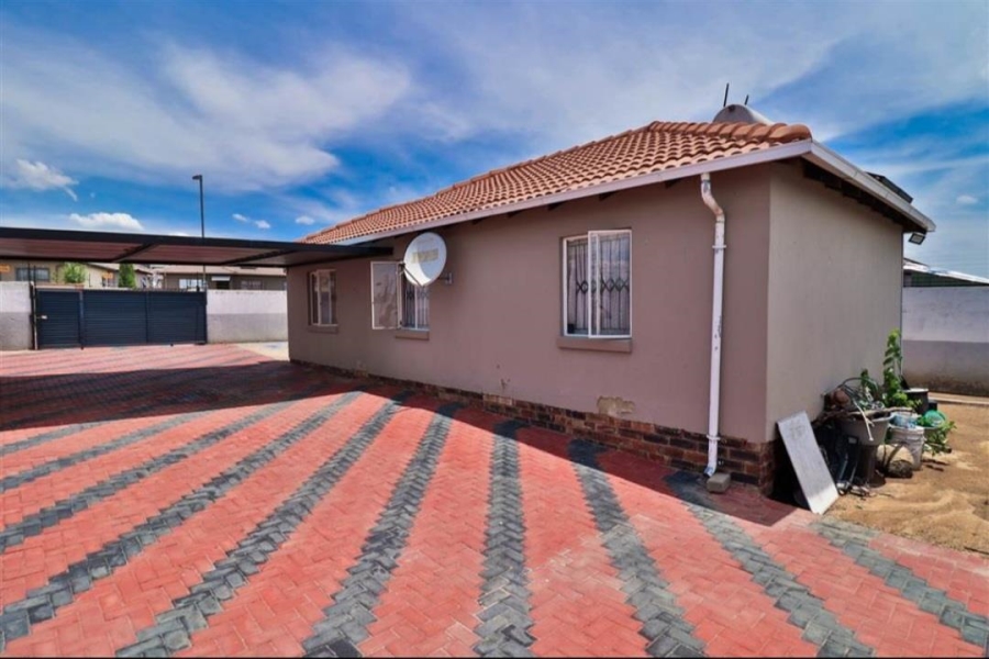 3 Bedroom Property for Sale in Blue Hills Gauteng