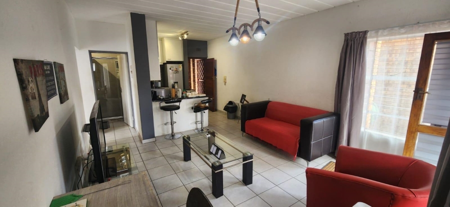 To Let 2 Bedroom Property for Rent in New Redruth Gauteng