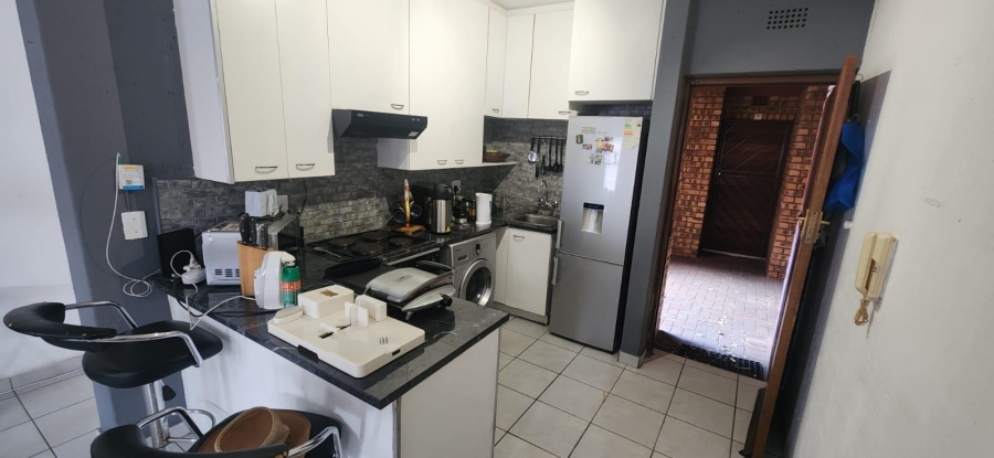 To Let 2 Bedroom Property for Rent in New Redruth Gauteng