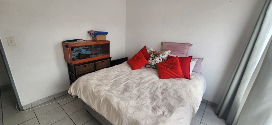 To Let 2 Bedroom Property for Rent in New Redruth Gauteng