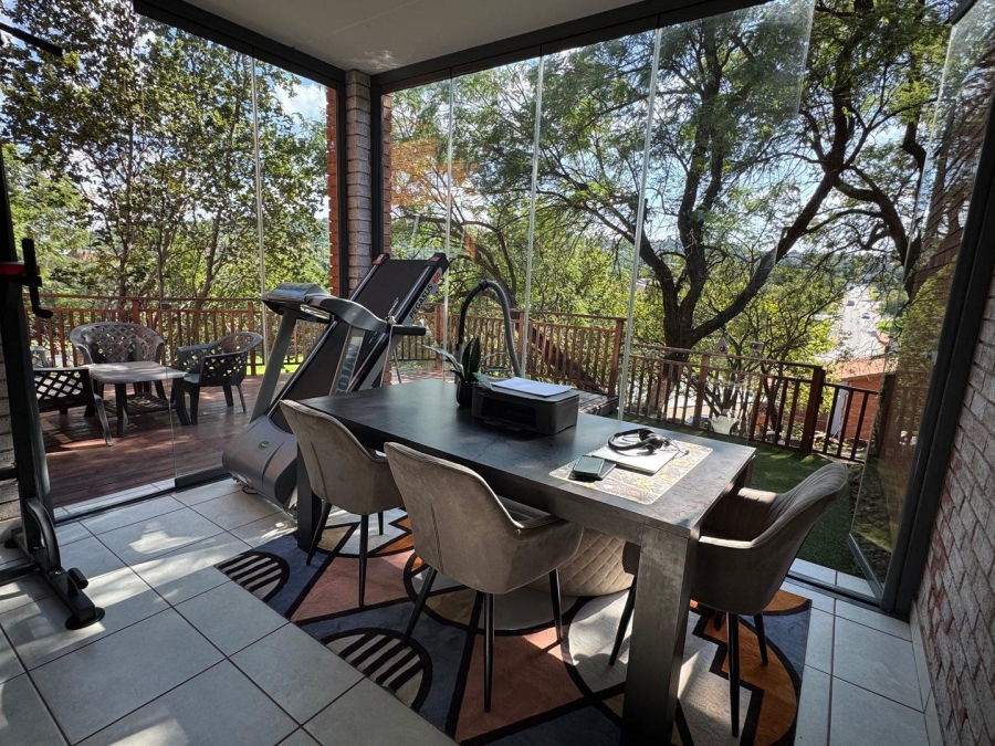 To Let 3 Bedroom Property for Rent in Glenvista Gauteng