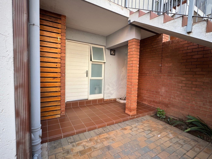 To Let 3 Bedroom Property for Rent in Glenvista Gauteng