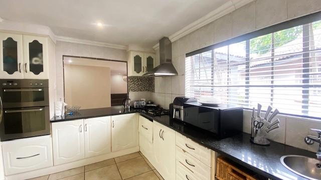 4 Bedroom Property for Sale in Garsfontein Gauteng