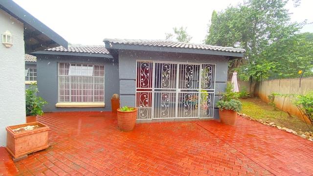 4 Bedroom Property for Sale in Garsfontein Gauteng