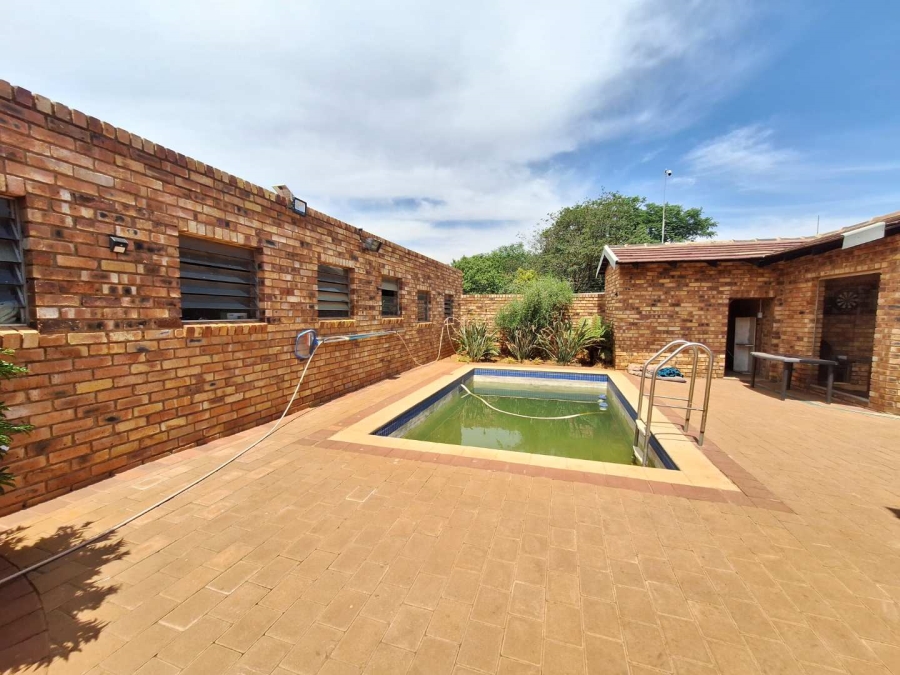 7 Bedroom Property for Sale in Benoni AH Gauteng