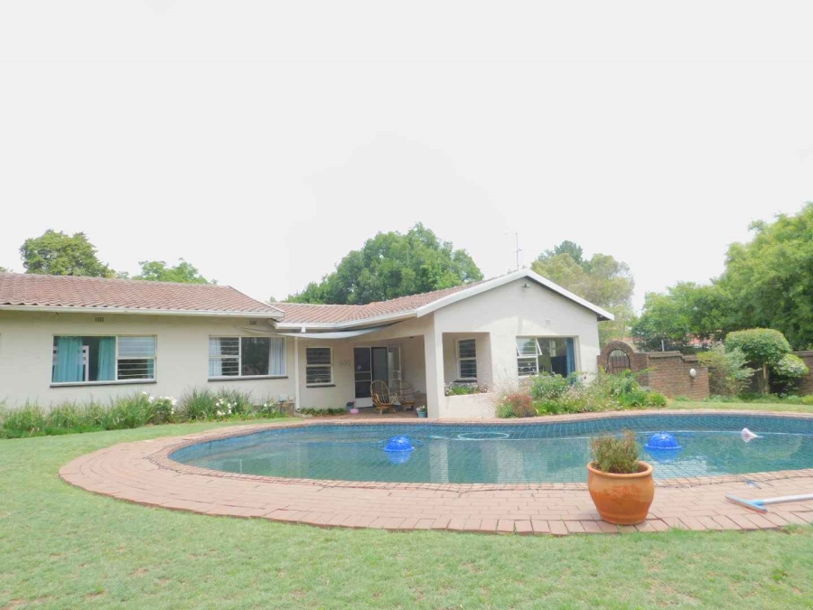 To Let 4 Bedroom Property for Rent in Bryanston Gauteng