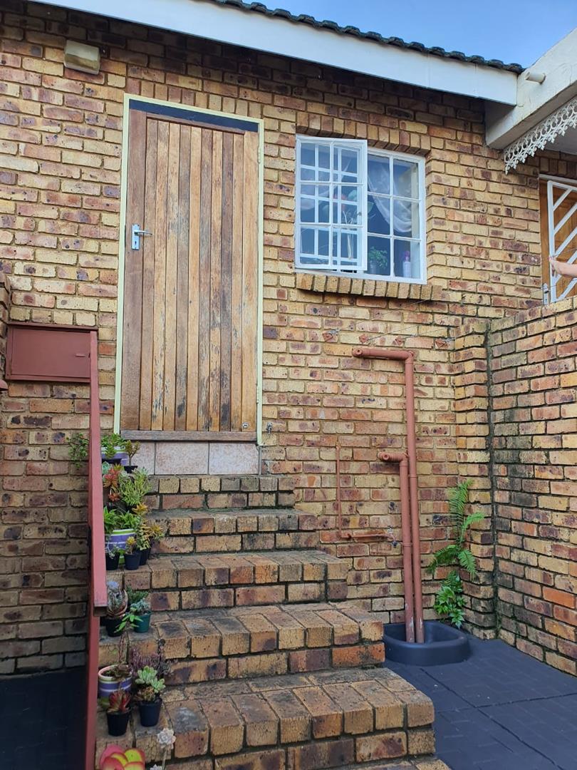 To Let 2 Bedroom Property for Rent in Die Hoewes Gauteng