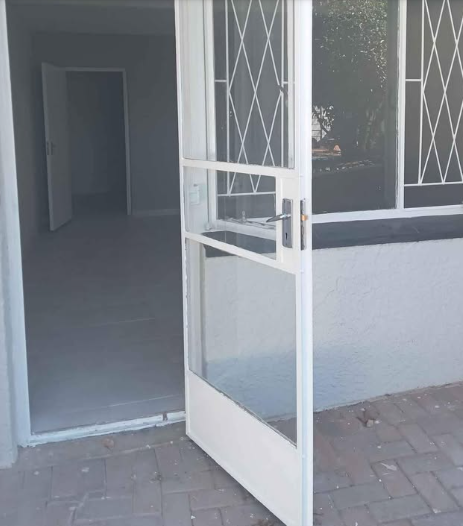 To Let 1 Bedroom Property for Rent in Blairgowrie Gauteng