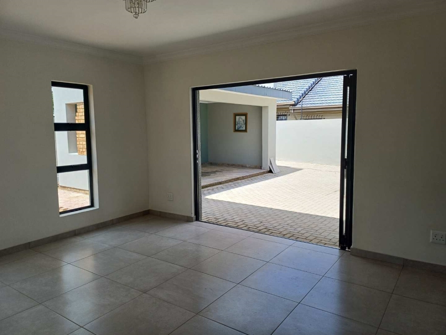 4 Bedroom Property for Sale in Brackenhurst Gauteng