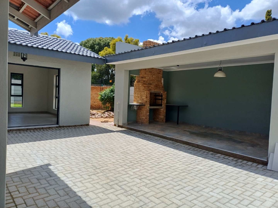 4 Bedroom Property for Sale in Brackenhurst Gauteng