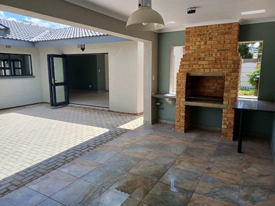 4 Bedroom Property for Sale in Brackenhurst Gauteng