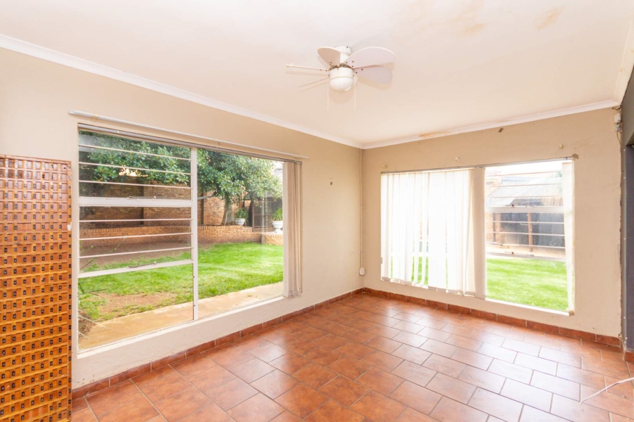 To Let 3 Bedroom Property for Rent in Rangeview Gauteng