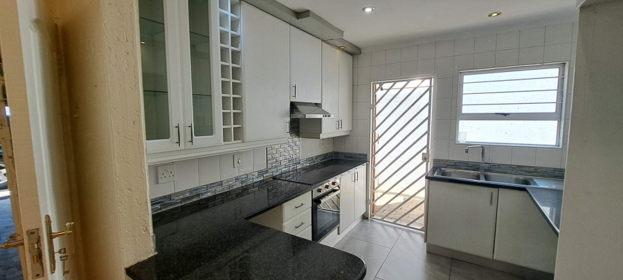 To Let 3 Bedroom Property for Rent in Morningside Gauteng