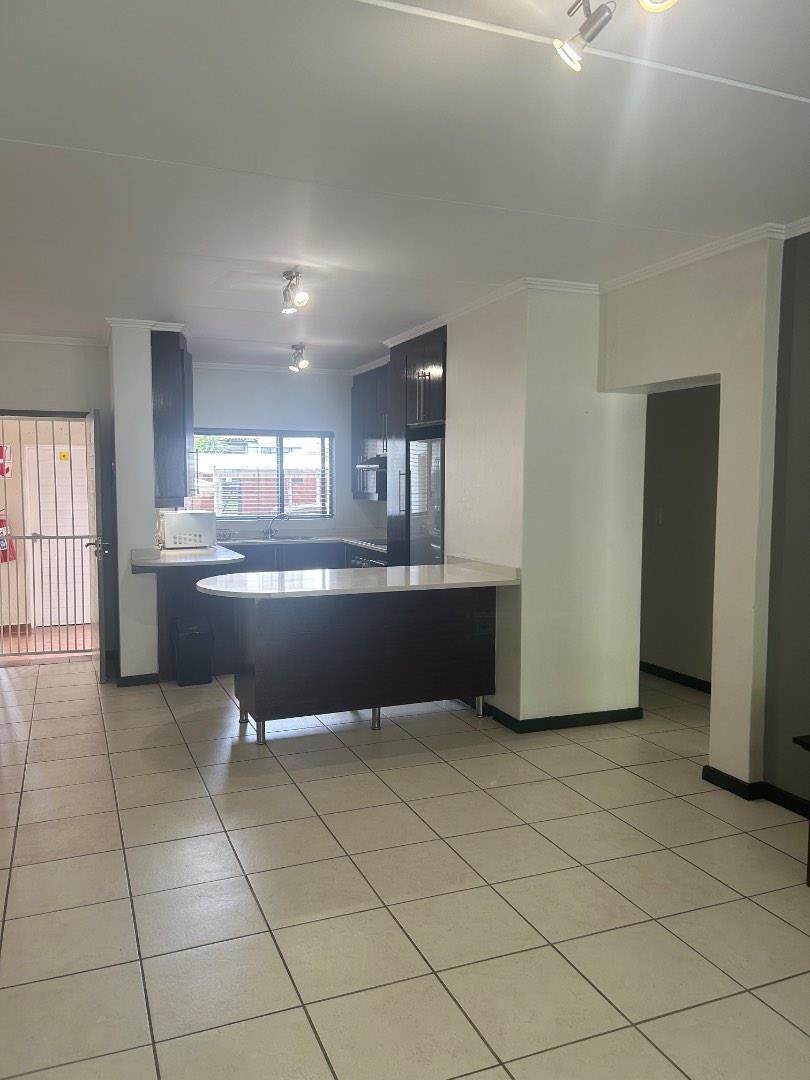 To Let 2 Bedroom Property for Rent in Greenstone Hill Gauteng