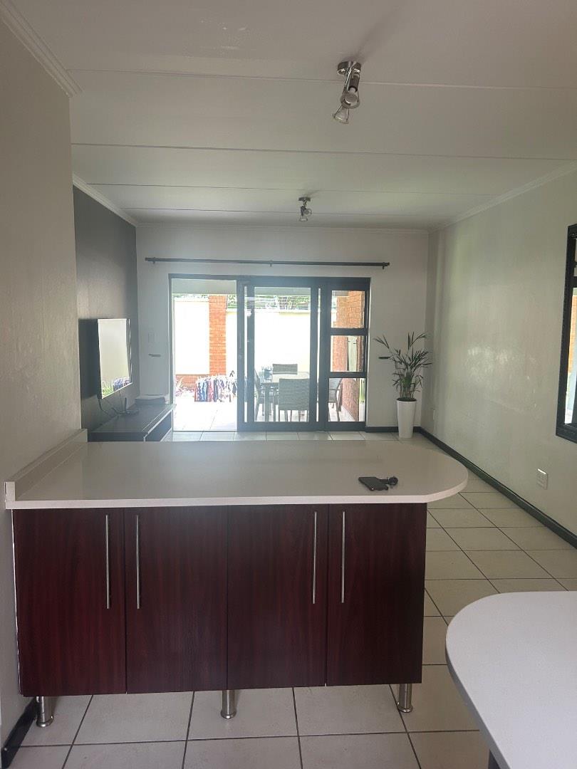 To Let 2 Bedroom Property for Rent in Greenstone Hill Gauteng