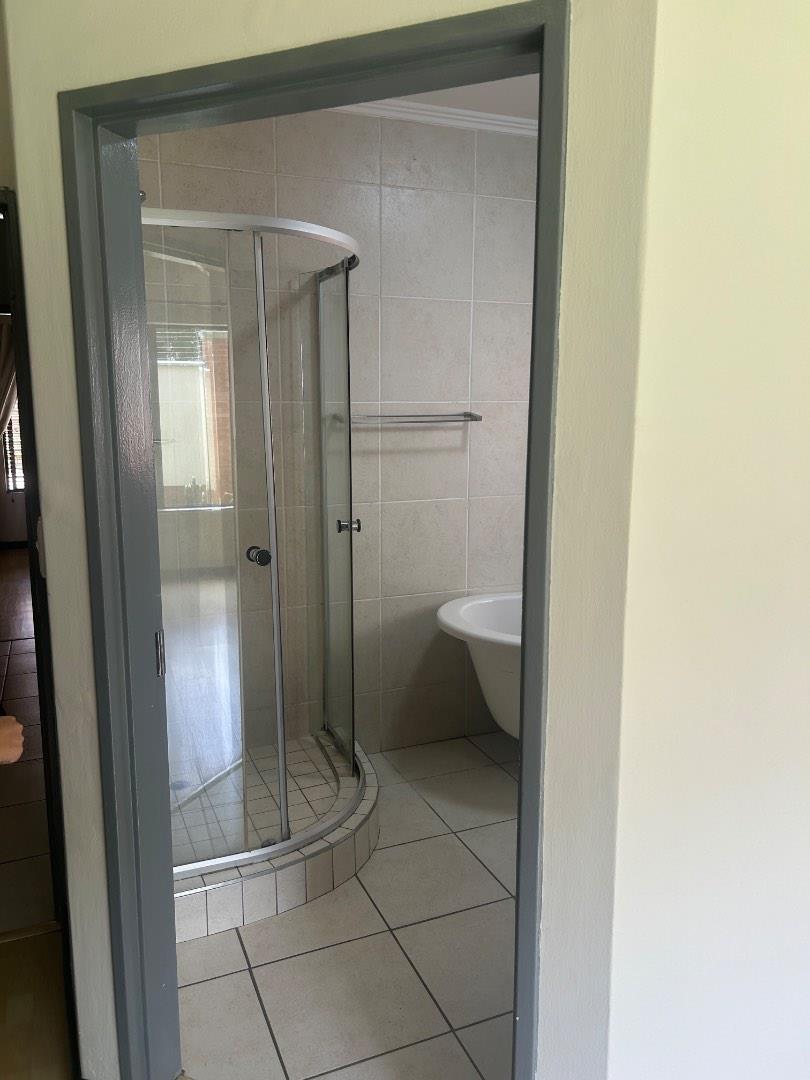 To Let 2 Bedroom Property for Rent in Greenstone Hill Gauteng