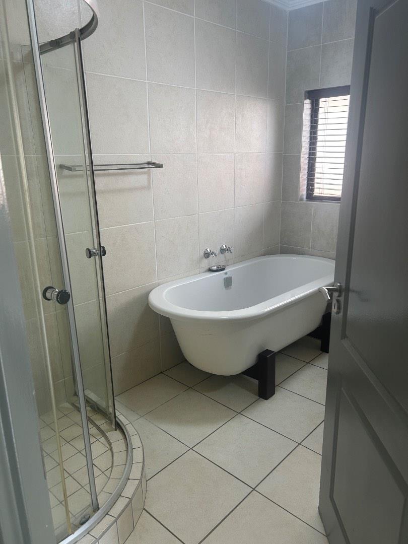 To Let 2 Bedroom Property for Rent in Greenstone Hill Gauteng