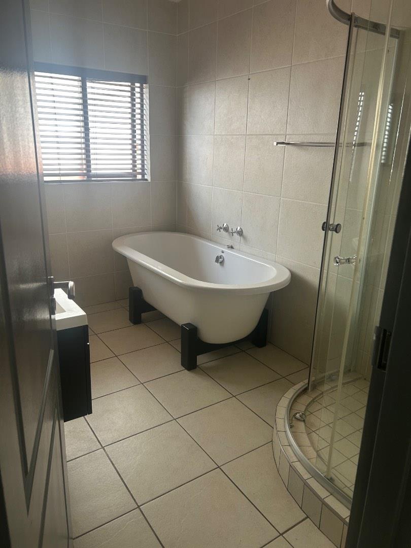 To Let 2 Bedroom Property for Rent in Greenstone Hill Gauteng