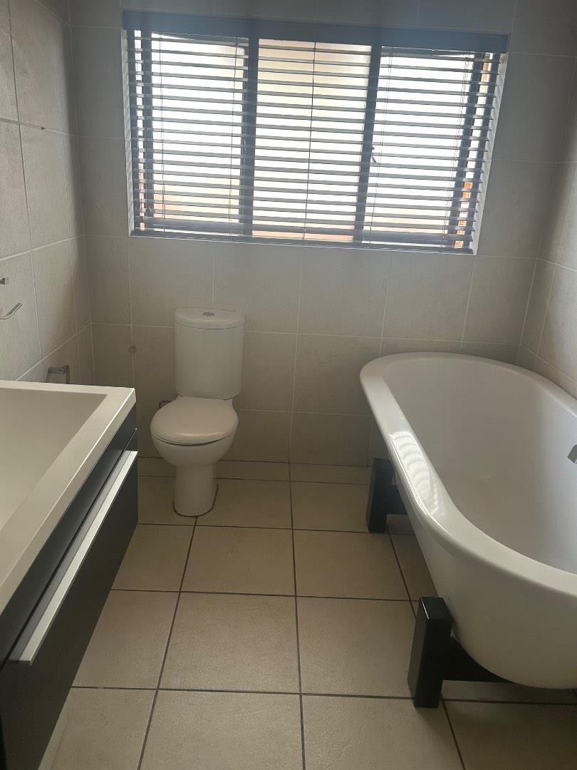 To Let 2 Bedroom Property for Rent in Greenstone Hill Gauteng