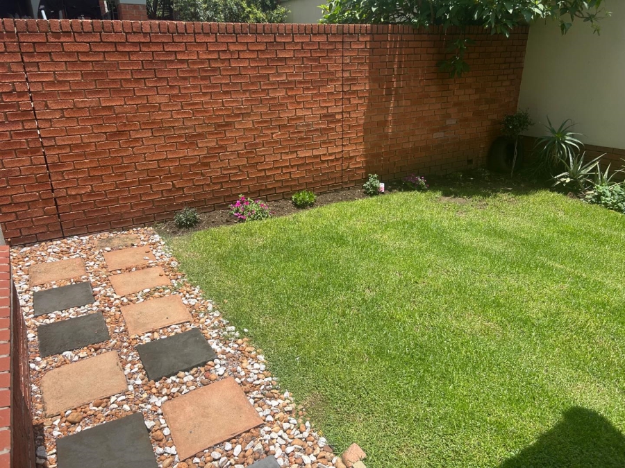 To Let 2 Bedroom Property for Rent in Greenstone Hill Gauteng