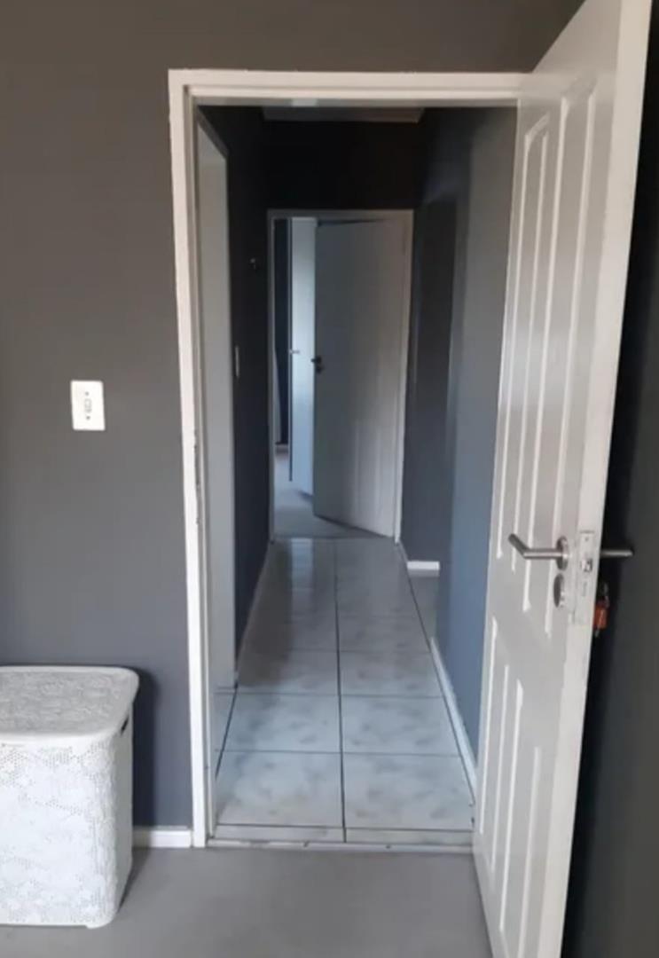 To Let 2 Bedroom Property for Rent in Vorna Valley Gauteng