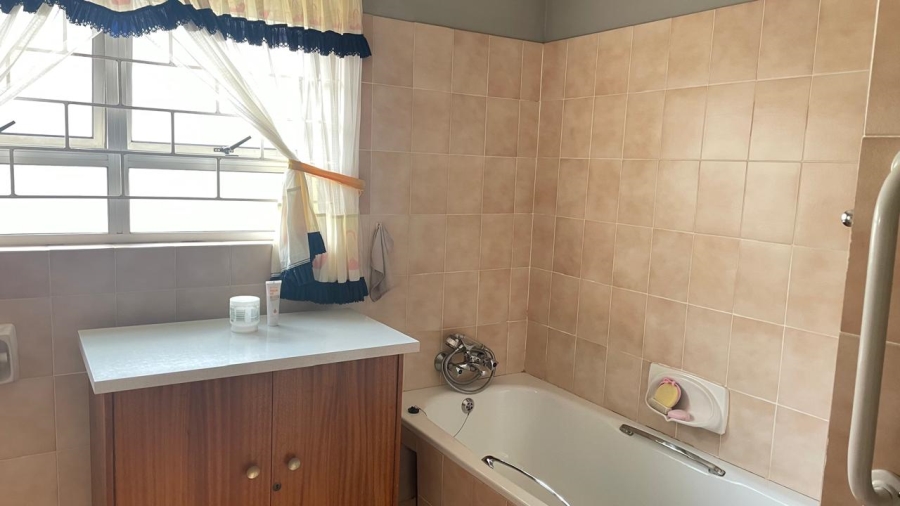 1 Bedroom Property for Sale in Terenure Gauteng