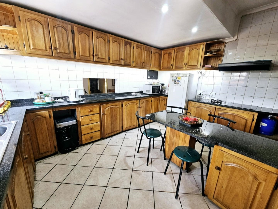 3 Bedroom Property for Sale in Mountain View Gauteng