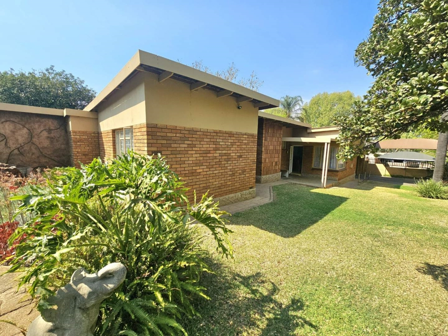 3 Bedroom Property for Sale in Mountain View Gauteng