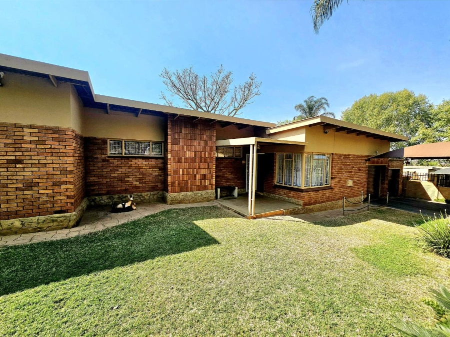 3 Bedroom Property for Sale in Mountain View Gauteng