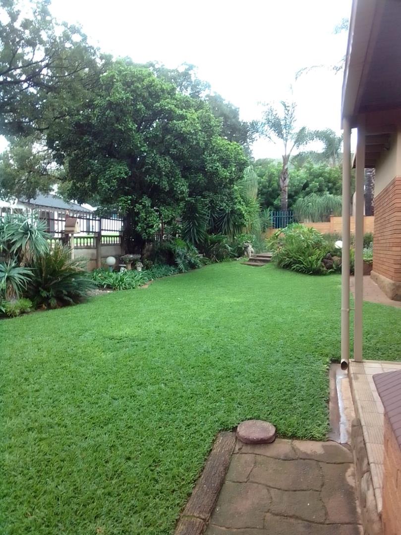 3 Bedroom Property for Sale in Mountain View Gauteng