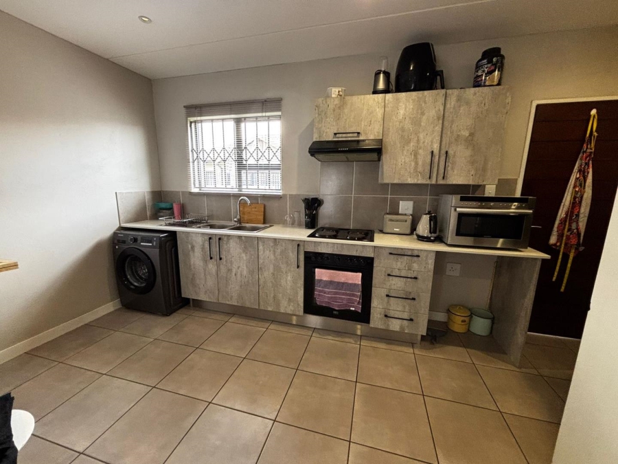 To Let 2 Bedroom Property for Rent in Albertsdal Gauteng