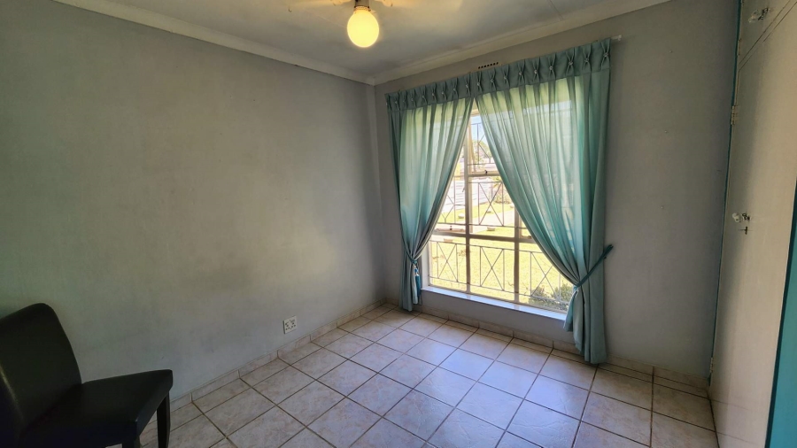 6 Bedroom Property for Sale in Brackendowns Gauteng